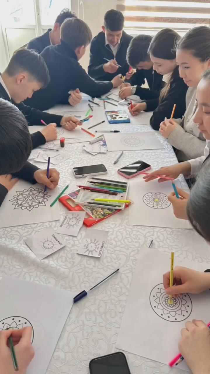 📚 10 “Б” және 10 “В” сыныптарымен кәсіптік бағдар беру ойындары өткізілді.