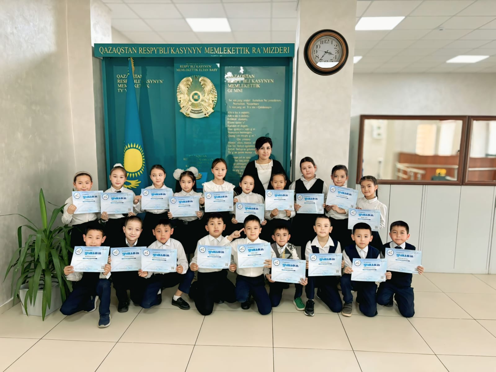 🧠✨ Білімді ұрпақ – жарқын болашақ! ✨🧠 Республикалық “Кенгуру” конкурсына қатысқан 2 “Б” сынып оқушылары жоғары нәтиже көрсетіп, мектеп абыройын асқақтатты! 🏆👏