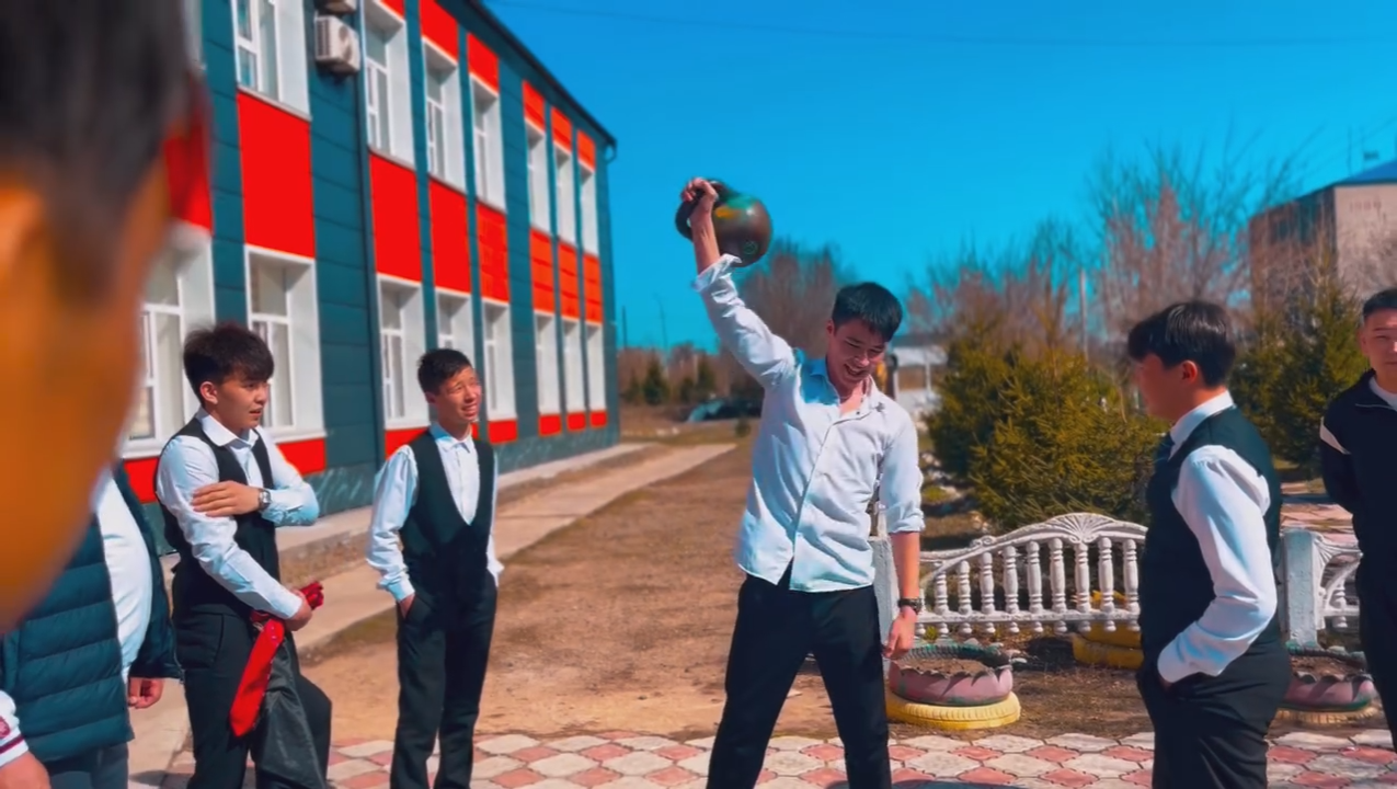 Көңілді қоңырау кезінде оқушылар ұлттық рухты сезініп, белсенді демалыс жасады 💥