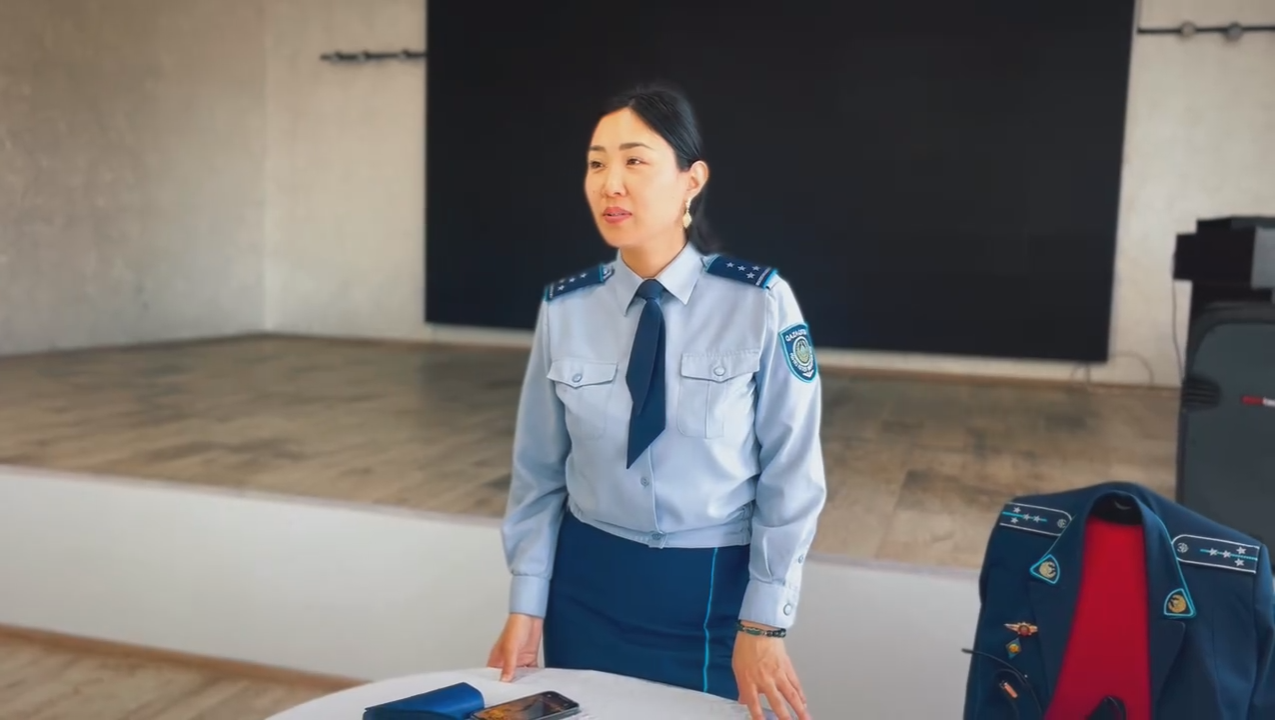 Аягөз АПБ КТІЖ УПИ полиция капитаны Н.Каспи “К.Бозтаев атындағы қазақ мектеп-гимназиясы”КММ мұғалімдері мен оқушыларға жиналыс өткізді.