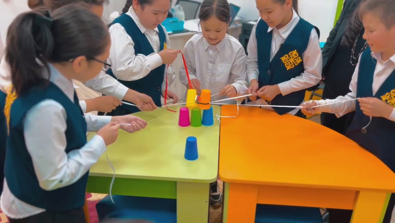 📅 16.04.2026 ж. ППҚҚ апталығы аясында орта буын сынып оқушыларымен «Қолдау және топтық біріктіру ойындары» жүргізілді.